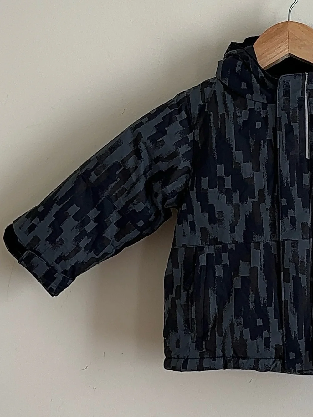 Columbia Boys Hooded Winter Coat 2T Black Gray Digital Camo Waterproof Jacket